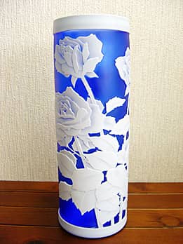 筒型の色被せガラス花瓶 バラ