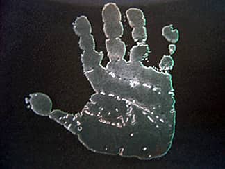 ガラス板に彫刻した手形