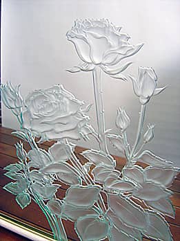 鏡の表側に彫刻した「バラの花」のクローズアップ画像