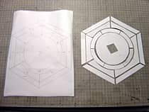 ステンドグラス時計用のデザイン画と切り出した型紙