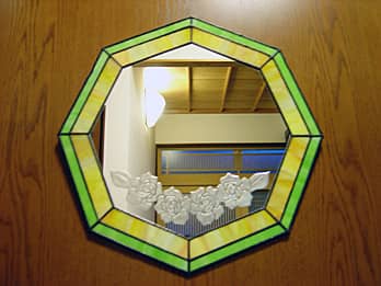 ステンドグラスとエッチングミラーを組み合わせた八角形の鏡