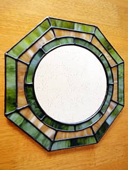 八角形のステンドグラス製インテリアミラー ダークグリーン/ブラウン