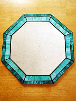 グリーンのステンドグラスで作った八角形の鏡