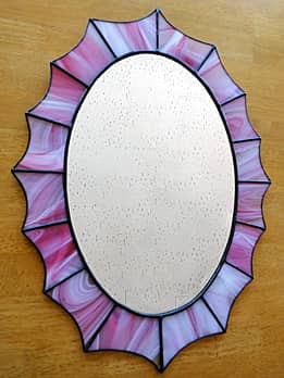 名前やメッセージを彫刻できるステンドグラスの鏡 オーバル−ピンク