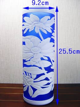 筒型の色被せガラス花瓶 ルドベキアの直径と高さのサイズ画像