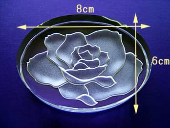 楕円形ペーパーウェイト ばらの花のサイズ画像