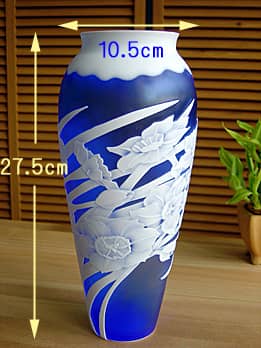 色被せガラス花瓶 水仙の直径と高さのサイズ画像