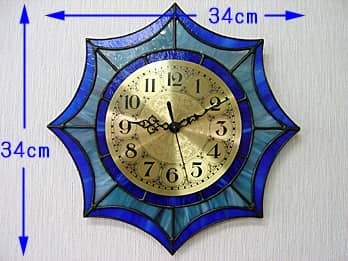 ステンドグラス製の掛け時計 ブルーの縦横のサイズ画像