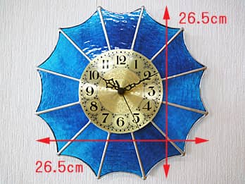 時計の針を取り付ける軸を中心にして、ステンドグラス部を少しだけ回して固定した場合のステンドグラス時計 マリンブルー12Pの縦横のサイズ画像