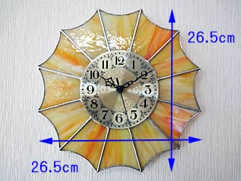 時計針の軸を中心にして、ステンドグラス部を少しだけ回して固定した場合のステンドグラス時計 イエロー12Pの縦横のサイズ画像