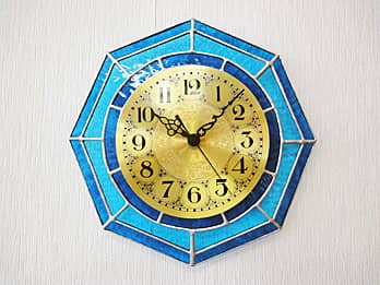 ステンドグラス製の掛け時計・スカイブルー（八角形）